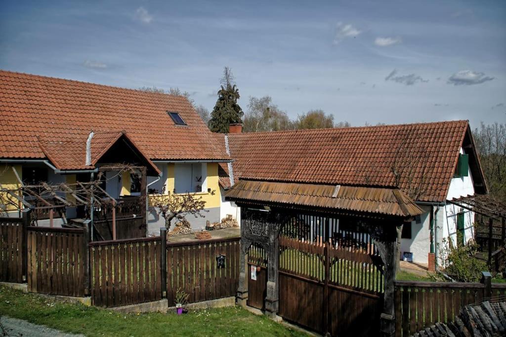 Stilvolles Landhaus Im Dreilaendereck Felsőszölnök Zewnętrze zdjęcie